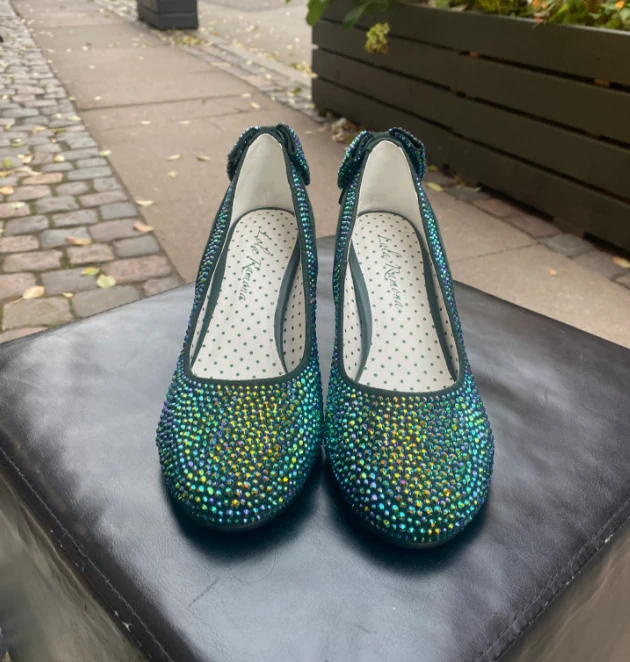 Lola Ramona Ava Trina - Image 4